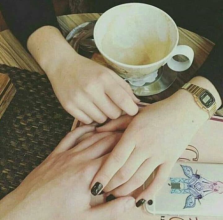 شسولفلك علية شدت الدنيا وياي !
عشت رعب السنابل من يجي المنجل !
#معقد .
#فوضوي .
#مااختلط .
#متعوب .
انطوائي ومالي خلك الخلك واتزعل 
ولكن نضرتك ردت بوجهي صباي 
طكَ بية على شوكَك واهسي الاول