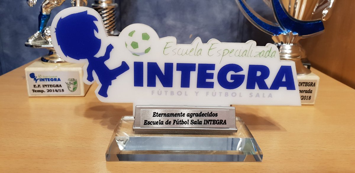 macarenarcr's tweet photo. Sorpresa que no olvidaré. Pero las gracias las tengo que dar yo a ustedes porque sois parte fundamental en el aprendizaje de Jesús. @integra_futbol Entrenadores y monitores @Jtorra21 @jangop6 @abigilfdz @M_Peligro Rafa, Rubén, Víctor y Diego.
Mil gracias. https://t.co/kR5H89SizA