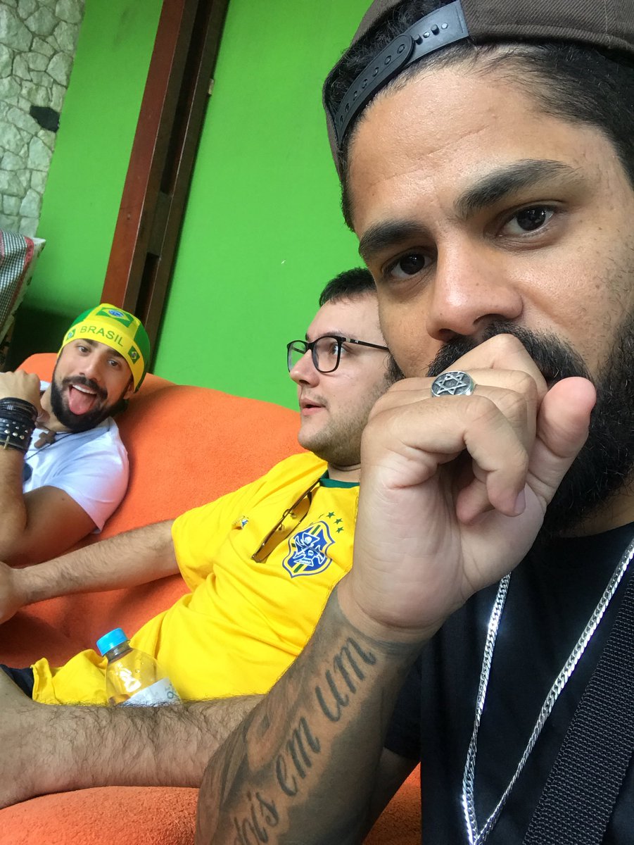 viegasoficial's tweet photo. Almoço em família... https://t.co/NJpNDpBtCX