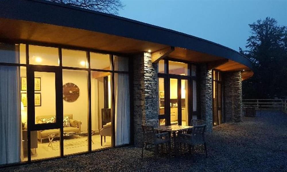 info1920's tweet image. Waterside is a 5 Star Gold property in Rydal .Sleeps 4 in two ensuite bedrooms is available for either a 3 or 7 night break starting Friday 15th June.Price reduced from £875 to £695 or £655 to £395 for 3 nights. Book online steppingstonesriversideterrace.co.uk  #latelakes