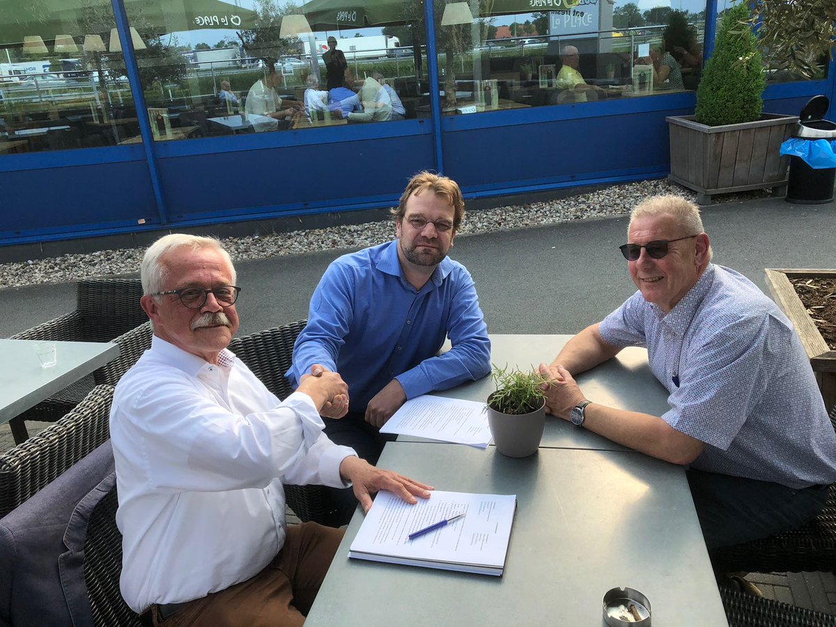 Vol trots kondigen we aan dat we De Nieuwe Philharmonie Utrecht o.l.v. Johannes Leertouwer gecontracteerd hebben voor de 55e uitvoering van de Matthäus Passion van Rivierenland in Zaltbommel. Hier wordt getekend. <a href="/PhilharmonieUt/">Nieuwe Philharmonie Utrecht</a>