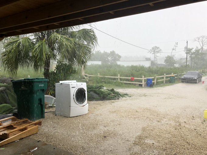 Omg it&rsquo;s hailing! https://t.co/KLEjrWUi3D<a href="/tag/miamibeach"class="tags"><span>#miamibeach</span></a><a href="/tag/springbreak"class="tags"><span>#springbreak</span></a><a href="/tag/edm"class="tags"><span>#edm</span></a><a href="/tag/ultramusic"class="tags"><span>#ultramusic</span></a>