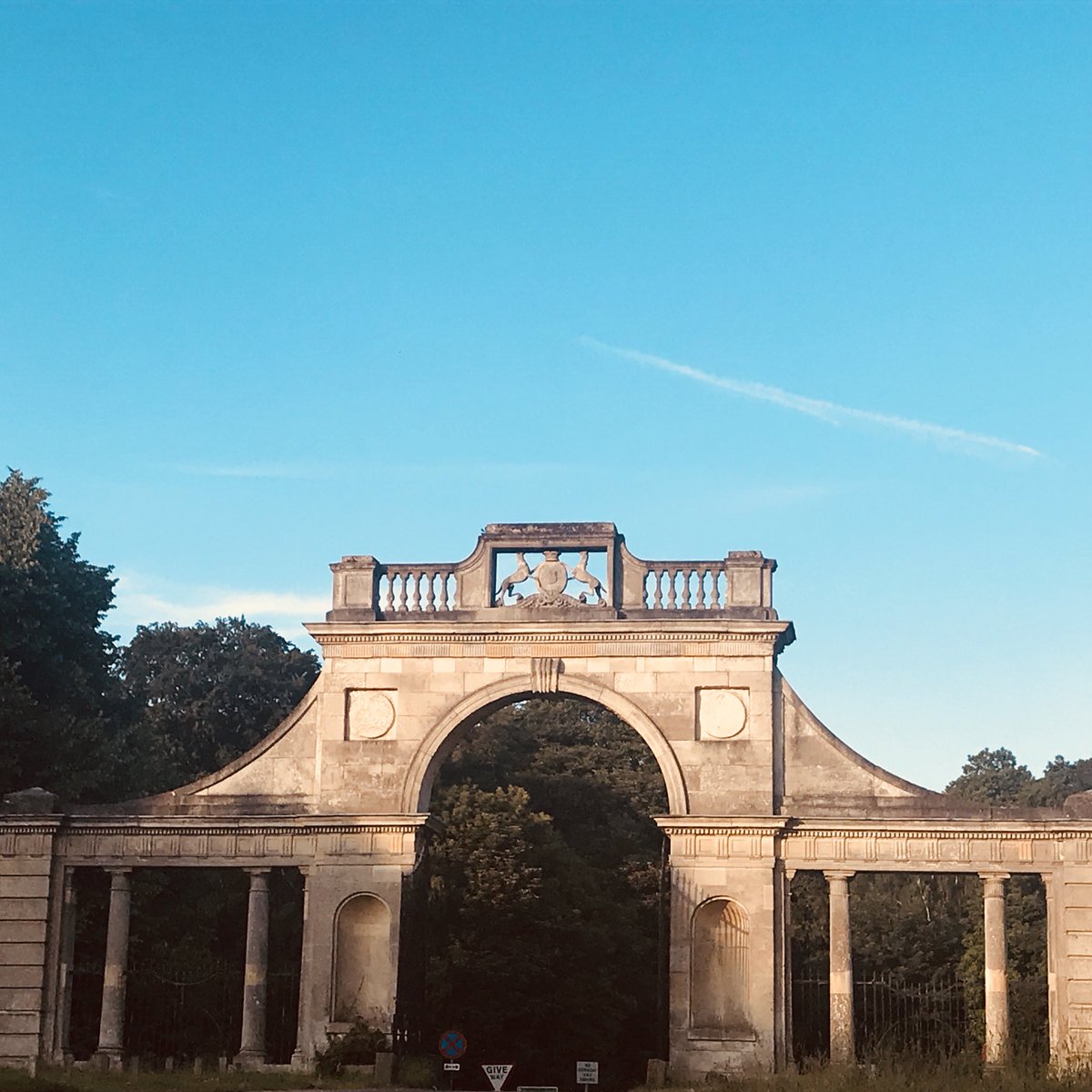 cathhardy15's tweet image. Pretty dessert in a pretty place @NTClumberPark with my Mr @nickthehardy . #prettyday #oneofmyfavouriteplaces 💕🍒🍓💋😎