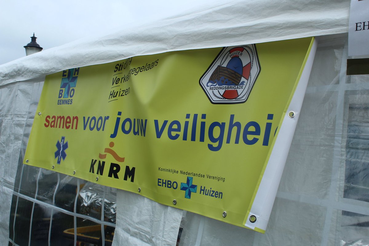 DijkhuizenRe's tweet photo. Weer een mooie EHBO dienst achter de rug! Veel diverse letsels voorbij zien komen. Ook een mooie samenwerking met de evenementen ambulance van @Ambubroeders!
#DmvEHBO #Triathlon #EhboEemnes #EhboHuizen @KNRMHui_Bla @KNBRD https://t.co/L9z7g0Slyq