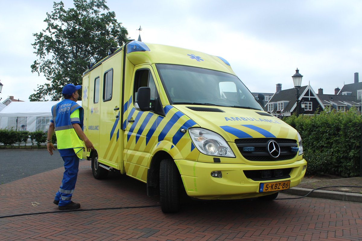 DijkhuizenRe's tweet photo. Weer een mooie EHBO dienst achter de rug! Veel diverse letsels voorbij zien komen. Ook een mooie samenwerking met de evenementen ambulance van @Ambubroeders!
#DmvEHBO #Triathlon #EhboEemnes #EhboHuizen @KNRMHui_Bla @KNBRD https://t.co/L9z7g0Slyq