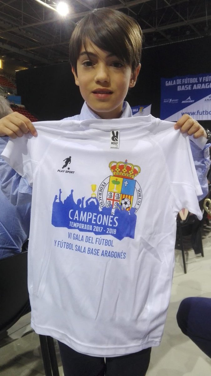 Nuestro portero benjamin Andres, recogiendo su premio como deportista destacado de la provincia de Teruel
Enhorabuena