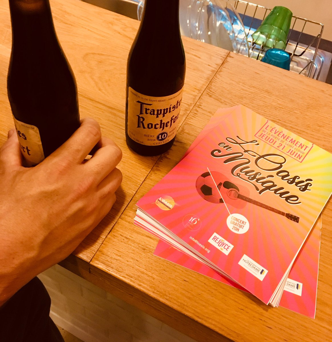 lOasisParis's tweet photo. Le 21, c’est dans 11 jours !
Toute l’équipe de l’Oasis vous attend pour la transmission du match et pour le concert sur le parvis de l’Eglise Sainte Jeanne de Chantal. 
🌴⚽️🍺🎤🌴
@lesguetteurs #portesaintcloud #reggae #foot #franceperou #paris #parisismagic #placetobe https://t.co/SwFD9Wa9Fb
