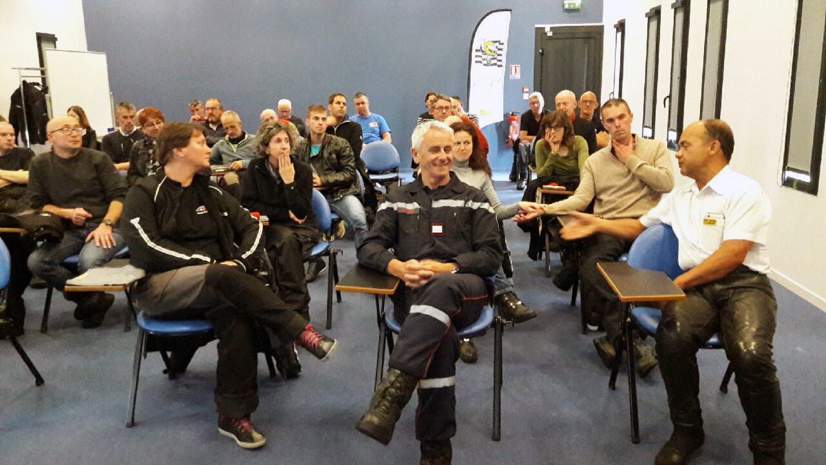 Prefet22's tweet image. Pascal DUNIKOWSKI chargé des #2RM - délégation à la #securiteroutiere - présidait cette formation gratuite ouverte à tous et dispensée par des professionnels de la route, qui a pour but de rappeler les règles de sécurité et de travailler les attitudes et comportements de conduite