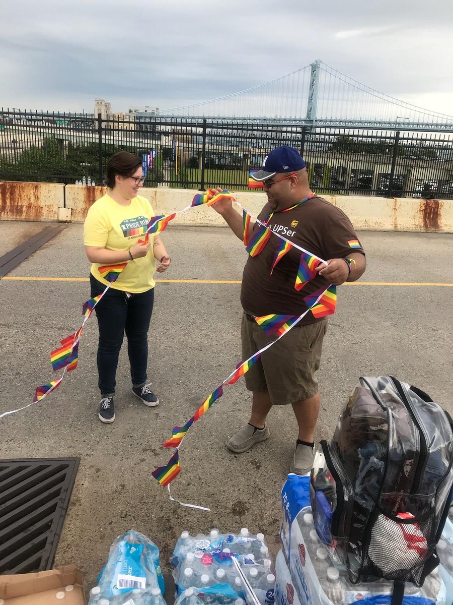 BrownDenelle's tweet photo. The Safety baton experienced the wellness side of UPS as we volunteered at the #PhillyPrideRun handing out water.. #DiversityandInclusion #TogetherWeAreUPS #Safetyfirst @UPSTrayceParker @JohnEitel2 @UPStempe @ChesapeakUPSers @Franciscovh17 @land441 @KenP_UPS https://t.co/IqF45GDoTy