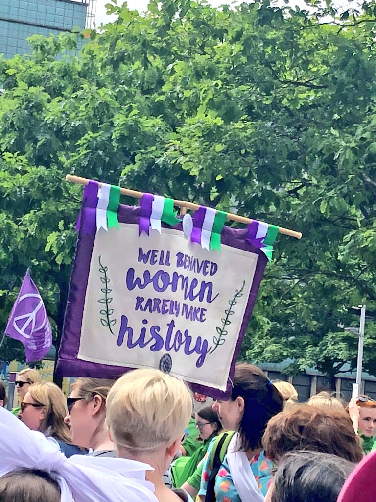 EileenChanHu's tweet photo. What an amazing day! #ProcessionsBelfast
Womenโs Rights ๐๐ #MakingHistory https://t.co/SbgaK9ZHr3