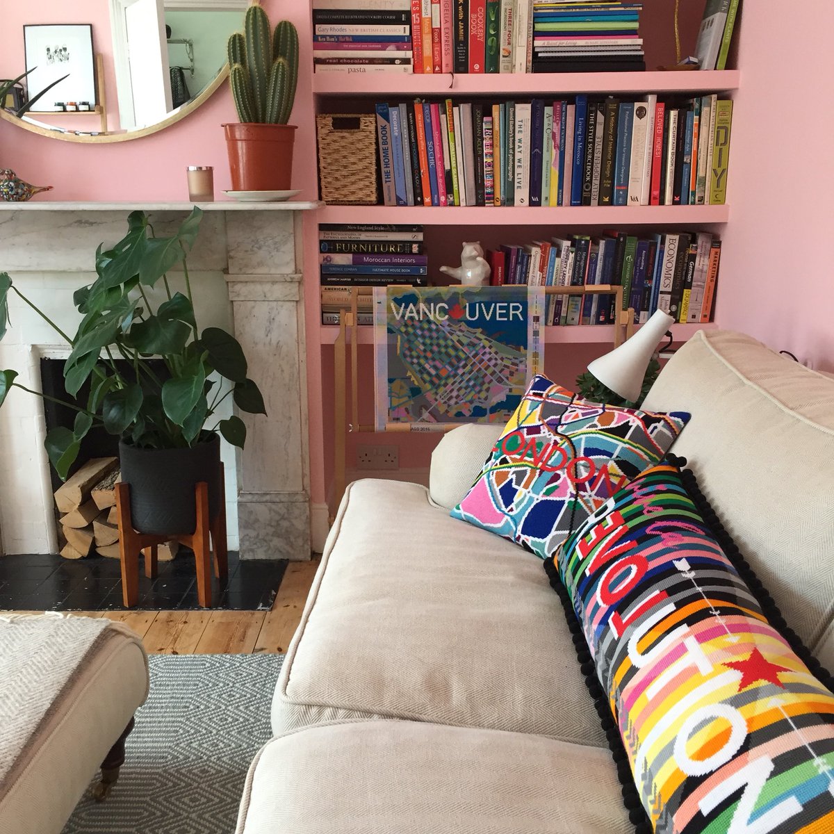 New designs sitting in my new living room! 😍 
#vivelarevolution #londontube #needlepoint #millenialpink #tapestry #hannahbass #colour #MAPS #mapestry #design #pink #stitch #craft #handmadebyme