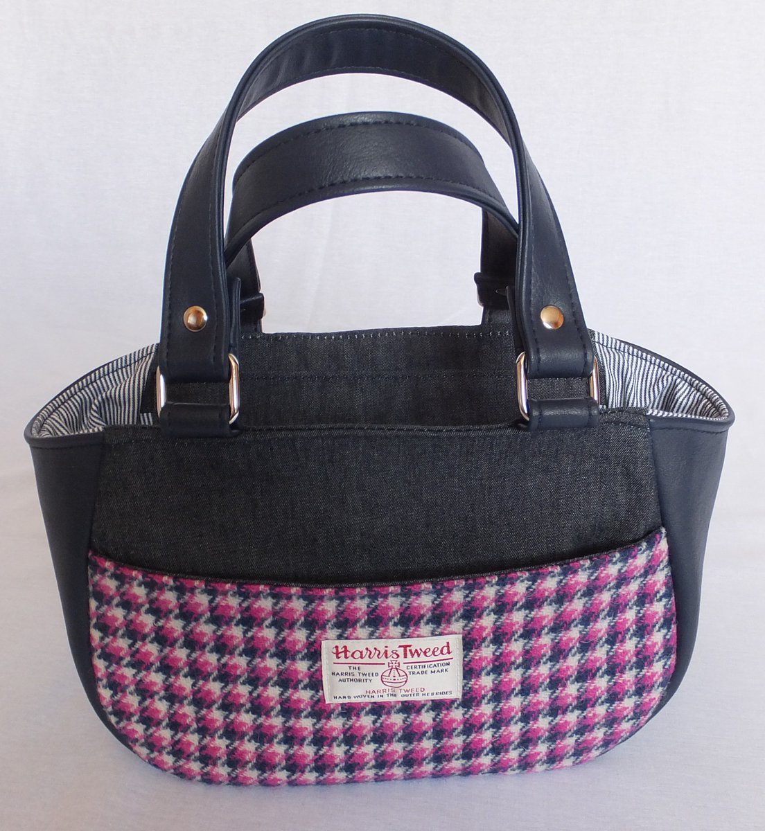 BobbinsFull's tweet image. Good evening #handmadehour I hope everyone has had a great weekend and enjoyed the sunshine new listing in my #etsyshop #harris #tweed #handbag #handcrafted #tote #ladiesfashion 

etsy.com/uk/listing/619…