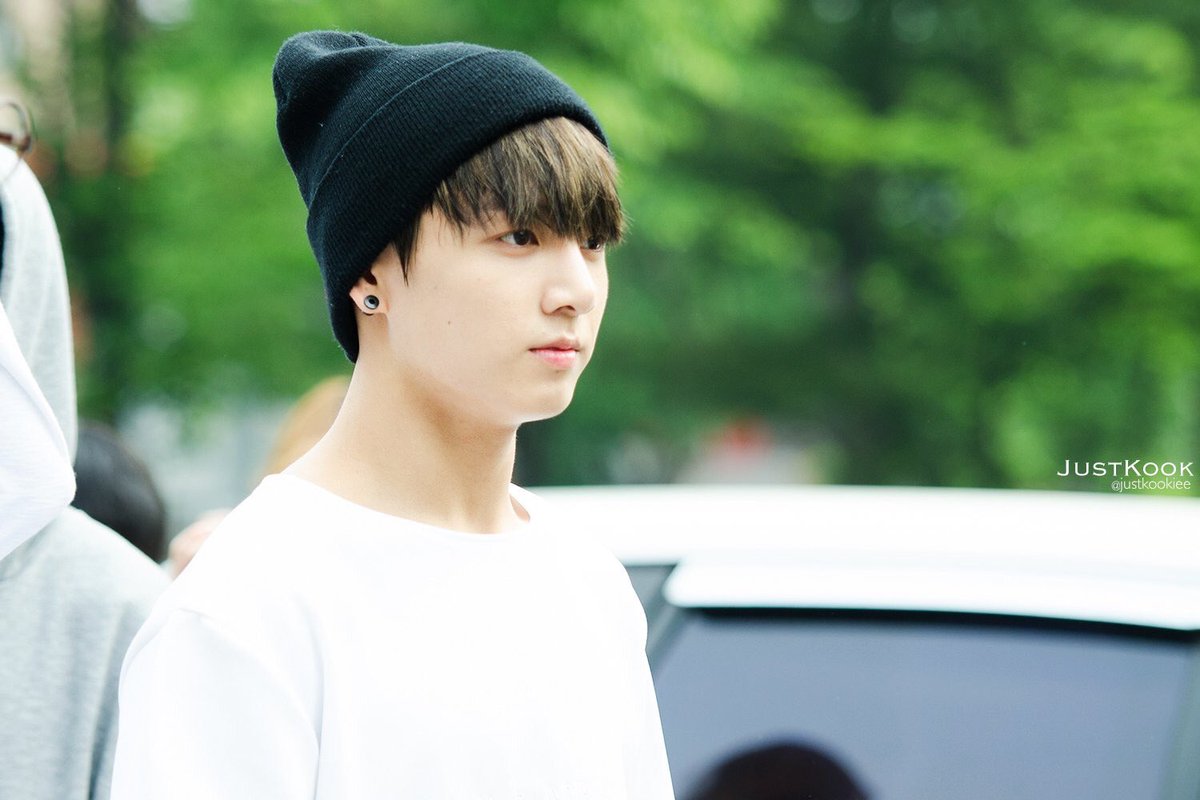 kookpiics's tweet photo. #Golden_Maknae 
#Jungkook_CenteroftheUniverse https://t.co/qJtybtGZoP