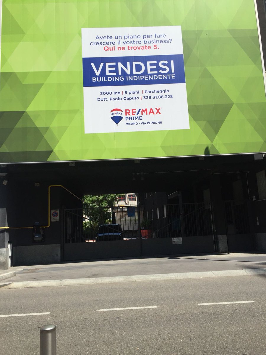 lobarb's tweet photo. .@PTorchetti @BrandPortal_TW  Adesso in vendita la sede storica di Via Bovio a Milano magari con i ricavati potresti pagare i buffi dei fallimenti #imprenditorifalliti https://t.co/eeQt9D1A5d