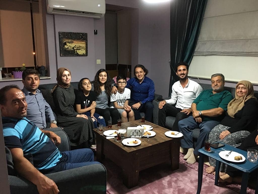 Kadir gecesinin feyzi ve bereketiyle "Burçak Ailesine" iftar yemeğine katıldık. Hoş ve sıcak ev sahipliğinden dolayı "Burçak Ailesine" teşekkür ederiz.