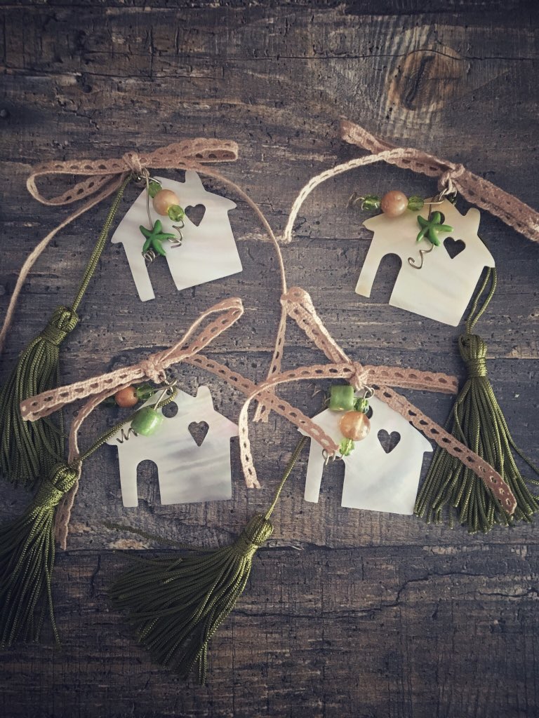 mantelida's tweet photo. #handmade 🌴summer charms!!! ⛵️⚓️ #mantelida #charms #summercreations https://t.co/KVJr9ePJHT