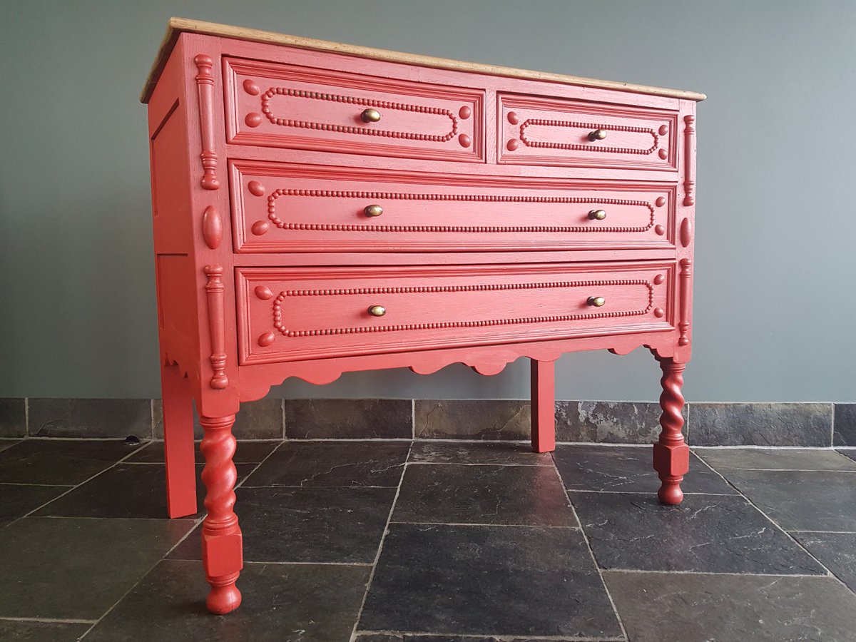 RelovedbyJo's tweet photo. Restyled in red. #relovedbyjo @jolarustudio #FusionPaintUK #fortyorkred #upcycledhour #UPCollective #womeninbusiness https://t.co/CtAfjDJOh9