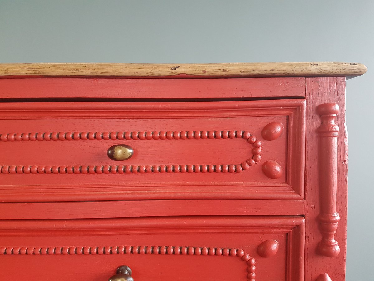 RelovedbyJo's tweet photo. Restyled in red. #relovedbyjo @jolarustudio #FusionPaintUK #fortyorkred #upcycledhour #UPCollective #womeninbusiness https://t.co/CtAfjDJOh9