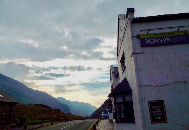 careertraveller's tweet photo. Commemorating 'the likes of famous Pen-y-Pass climbers including Aldous Huxley and Geoffrey Winthrop Young' @YHASnowdonPYP @YHAOfficial #GeorgeMallory #travelblog #Snowdon #Snowdonia #hikingadventures https://t.co/SqqpMyav94