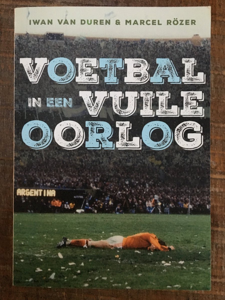 iwanvanduren's tweet photo. Ik verloot een exemplaar van voetbal in een vuile oorlog onder de retweeters. Vanavond  22.05 op NPO 1 terugblik op een WK dat nooit gespeeld had mogen worden. #wk1978 https://t.co/IXyIRKwONm