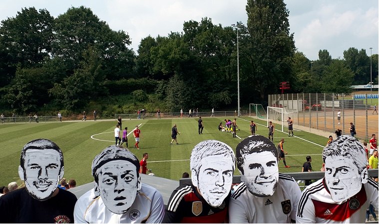 torpfosten's tweet photo. Enorm lustloses Gebolze gegen Österreich und Saudi-Arabien. Da hilft Blut-, Schweiß- und Tränenschnuppern in Liga 5. Das schärft die Sinne und erdet.
#wm #Fussball #russland #wm2018 #Vorbereitung #läuft #bocholt https://t.co/yv5UcHJAeY