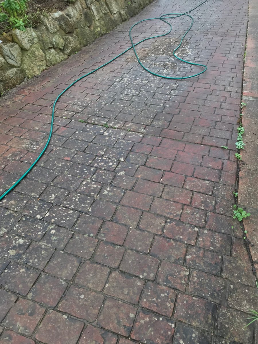 LegendPressure's tweet image. Amazing job on this path and drive, customer didn't realise her path was actually this colour! #cleanpath #drivewaycleaning #pressurewashing