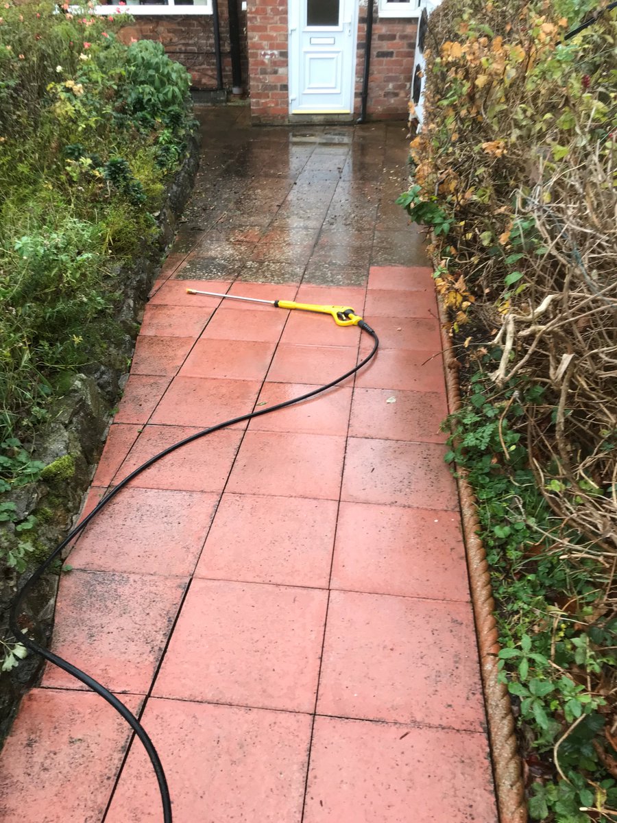 LegendPressure's tweet image. Amazing job on this path and drive, customer didn't realise her path was actually this colour! #cleanpath #drivewaycleaning #pressurewashing