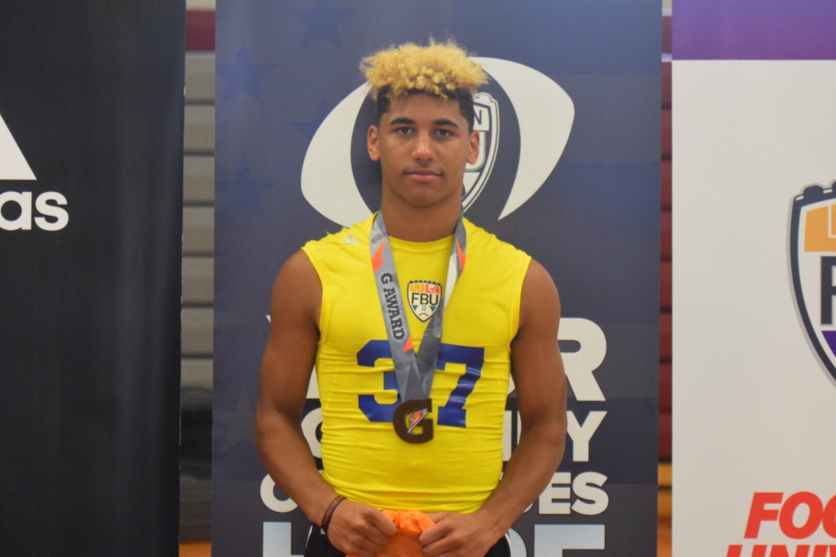 FBUcamp's tweet photo. After being unguardable all weekend, Eddie Conoran has received the MS @gatorade G Award. #GatoradePartner
#FBUPhilly https://t.co/E6jiBCkhYQ