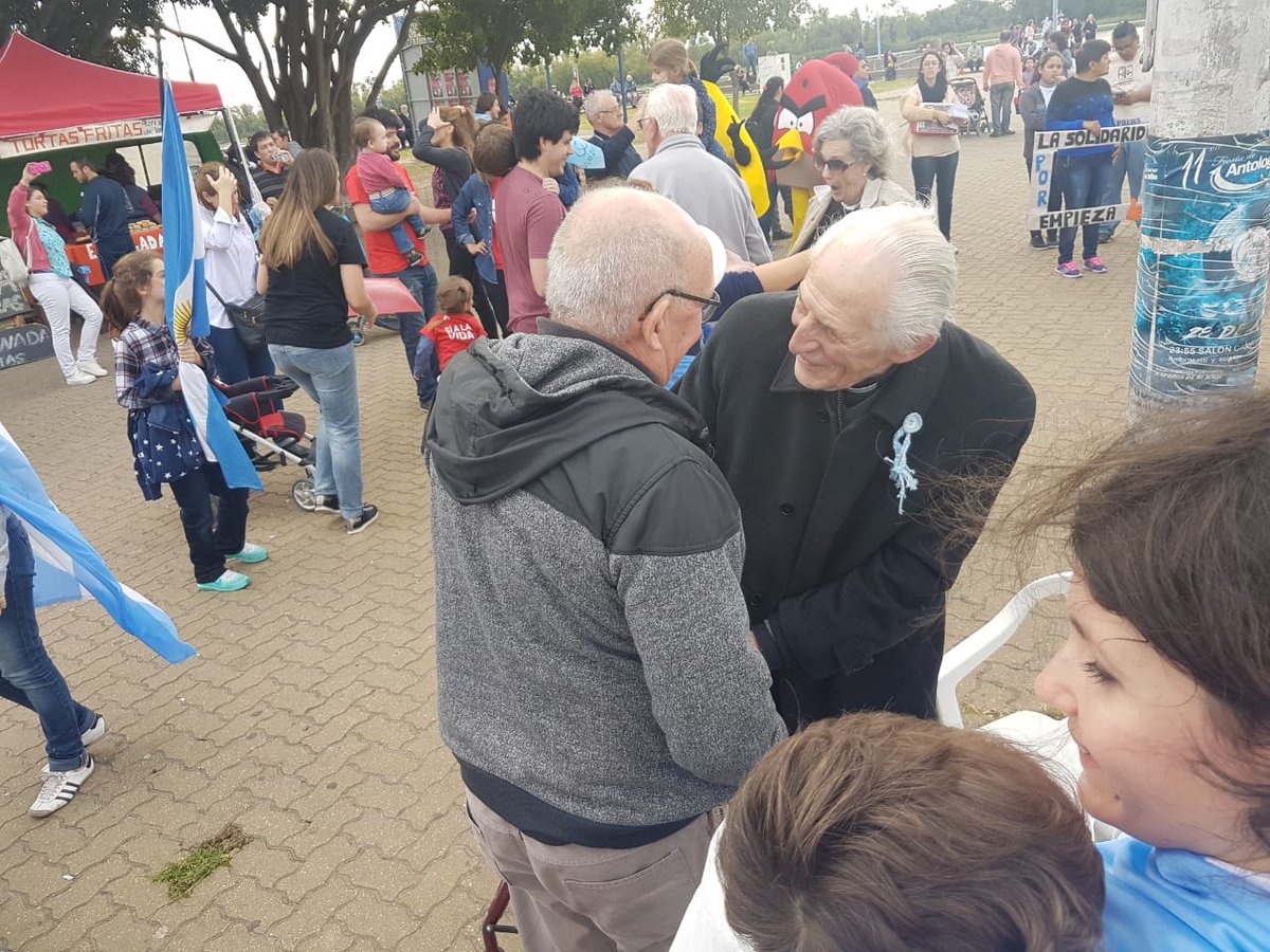 RicLeguizamon's tweet photo. En el juicio a #Ilarraz, Karlic pretendió no declarar por su estado de salud. Hoy estuvo en la Costanera, en la marcha antiaborto de los grupos "pro vida". Y estuvo casi todo el clero.
https://t.co/WzpJp5lmr2 https://t.co/3pdwoRdxBz