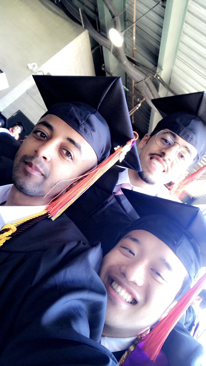 esseyten's tweet photo. Yeah!!!!!!!!!!! #UWGrad18 https://t.co/I27IqqeCuD