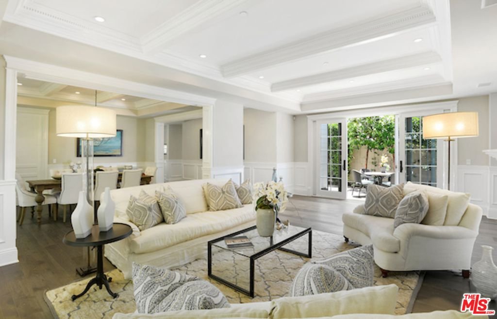 EliteStaging's tweet photo. #OPENHOUSE today #HomeStaging by #EliteHomeStaging 
Jennifer &amp; Vida #HomeStylists #HomeDecor #HomeStylist 
146 S Medio Dr,
Los Angeles, CA 90049
5 beds 6 baths 5,950 sqft https://t.co/k41K0yGfv1