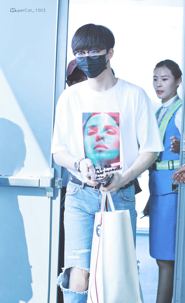 ChenLinongTeam's tweet photo. 180611 | #ChenLiNong @ Nanjing Airport departure ✈ Beijing

Cr. SuperCat_1003

#THXwithLOVEinNanjing
#ChenLinong @n30201 #NINE
#陈立农 #Ninepercent #陈立農 #百分之九少年 @NINEPERCENT_IC #百分之九 https://t.co/OO45w04nKu