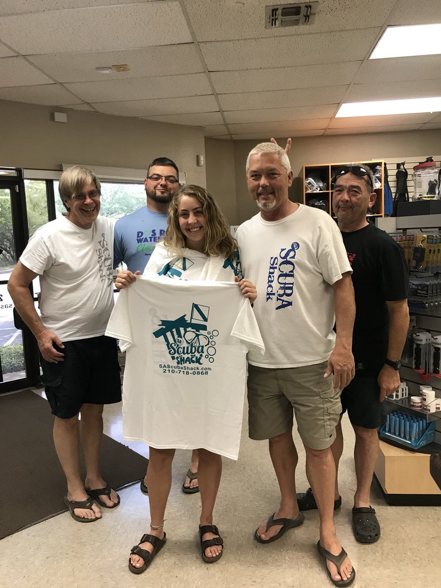 SAScubaShack's tweet photo. PADI Open Water Divers- Lauren, Madeline and Patrick. Instructor David,  Divemasters Bill, Greg and Clyde. https://t.co/Ge5Prhb25Q