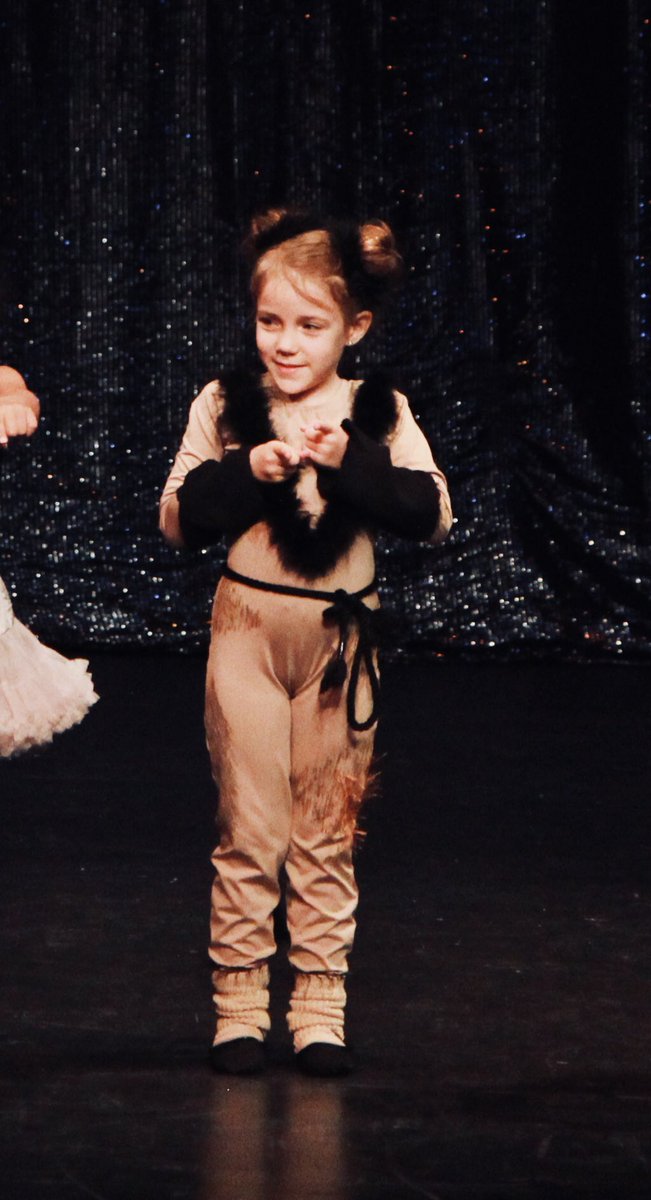 JMcGreevyMFA's tweet photo. #theLittle as a Cat. Her first Broadway show and our favorite show! #TonyDreaming #TonyAwards2018 #futureofbroadway https://t.co/3xbnXIMLCB