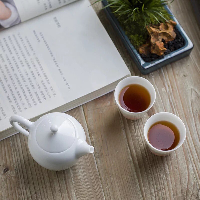 morimatea's tweet photo. Morning!And books and teas for reading and drinking.
.
.
.
#rougui #wuyioolong #rocktea #tea #teatime #tealover #tealife #teastyle #teablog #gongfucha #books #teapot #teacup #handmade #porcelain #teasoup #teaset #teaware #cihu #chinesetea #chai #thé #чай #herbata #tè #morimatea https://t.co/OD08Ses90x