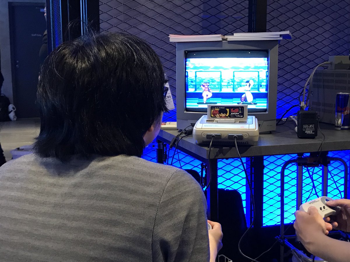 naschyz's tweet photo. 昨日 #RedBullGamingSphereTokyo で行われたゲーマーズラウンジ#74 親戚の家に行った後に途中から参戦しました。生憎の天気でしたが、たくさんの機材が持ち込まれていました。INVERSUSやってみたけど1勝もできなかったので練習💪 #glounge https://t.co/kT32CMyAVx