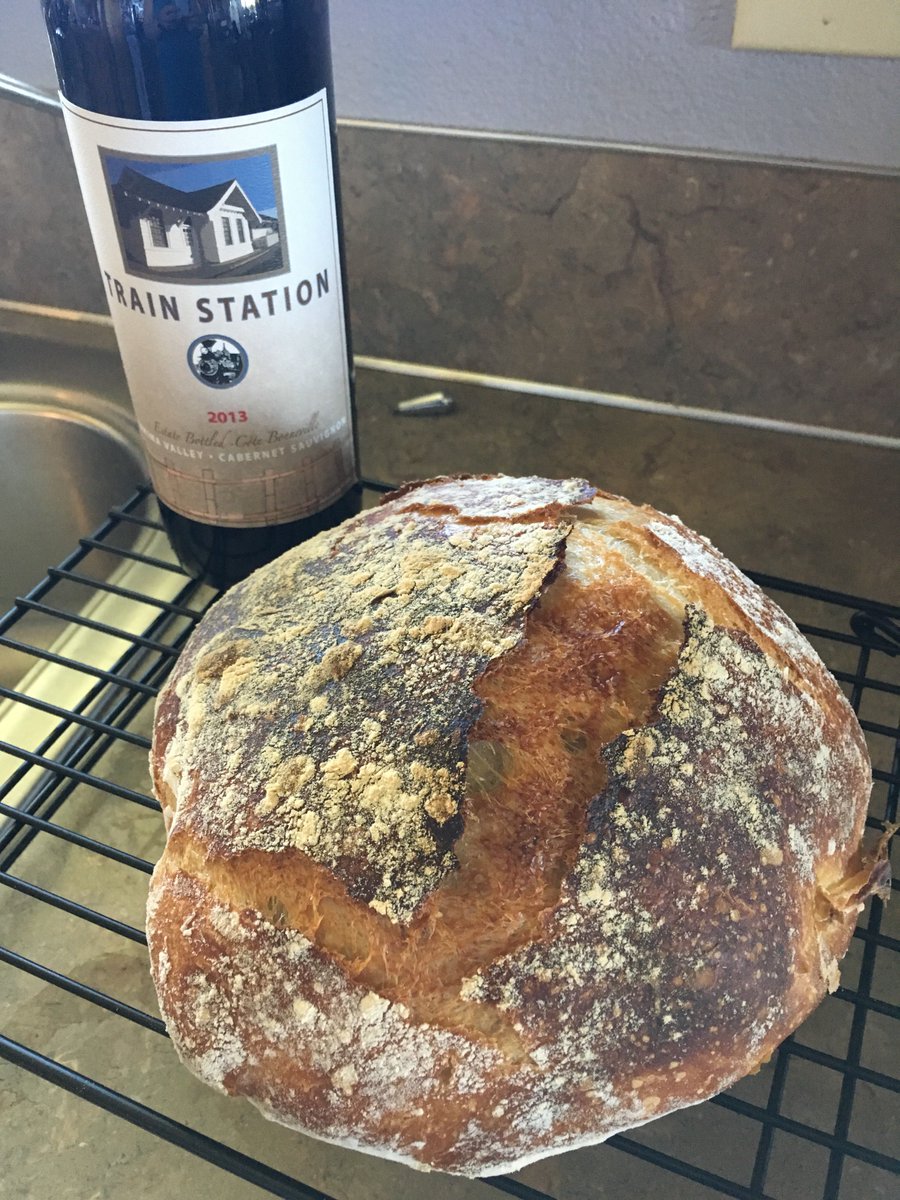 Homemade bread, Train Station #cabernetsauvignon and smoked Gouda cheese!  Add a good friend and it’s a good day!  🍷🥖🧀 #wawine #yakimavalley #homemade #wine