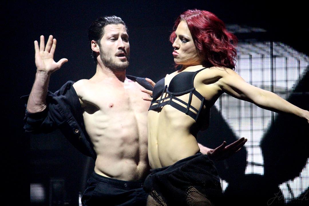 dancermichelle8's tweet photo. Day 10: Fav Dance From Dance All Night
-i wasn't a fan of dwts at the time but from what i've seen of this tour, it was great
-these two dances (skin and powerful) are my favorite ones sharna was in, the passion in them was so amazing
-πππ
πΈ: @jordanjobeth
#21DaysofSharna https://t.co/H4yT6pn28z