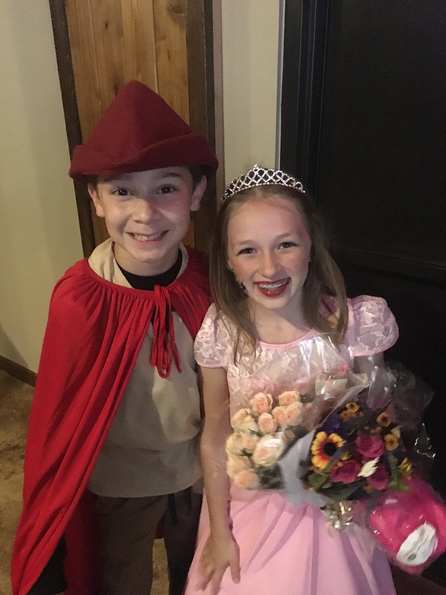 Maria Karins tweet media