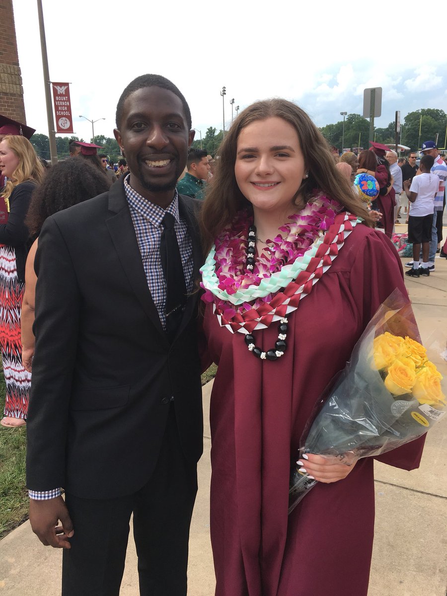 merriamkm's tweet photo. #fcpsgrad18 Mt Vernon HS Graduation 6/8/18 https://t.co/78Nrqy7wdl