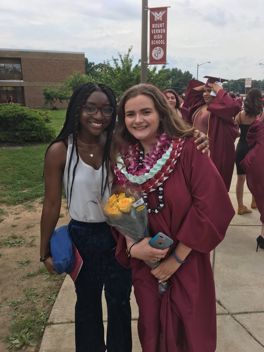 merriamkm's tweet photo. #fcpsgrad18 CONGRATS 2018 Grads https://t.co/sv6a9D2nGj