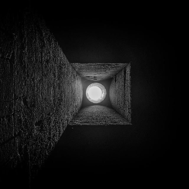 _29media's tweet photo. Chimney Minimalism - Mont St Michel, Normandy, France

Panasonic GH5, Leica 12-35 f2.8

#chimney #minimalism #montstmichel #normandy #france #blackandwhite #blackandwhitephoto #photography #photographer #panasonic #gh5 #leica https://t.co/lW9lNpGzKe