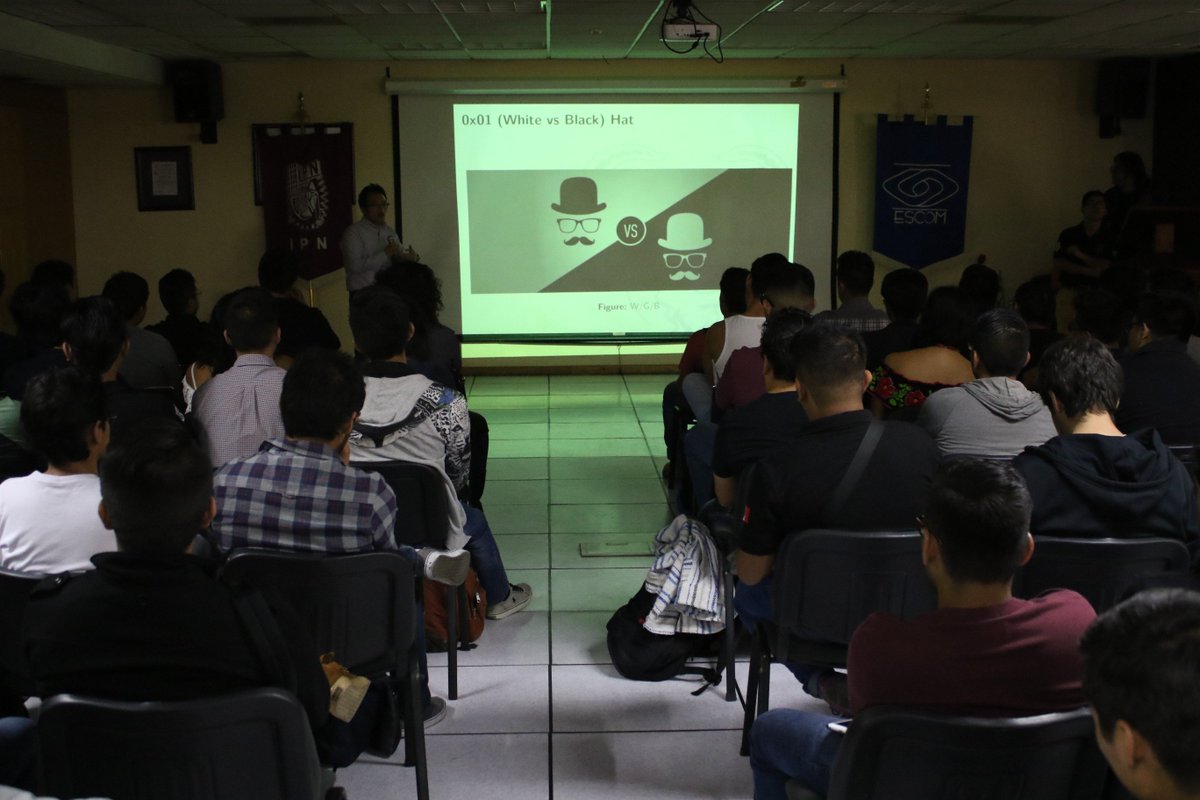 IPN_MX's tweet photo. Fomenta el #IPN liderazgo y emprendimiento entre sus estudiantes. En el marco de la #ExpoEscom los egresados compartieron sus experiencias que los han posicionado en el mercado laboral. #SerPolitécnicos https://t.co/Tn9XdtYY95 https://t.co/1hQ29TmyY9