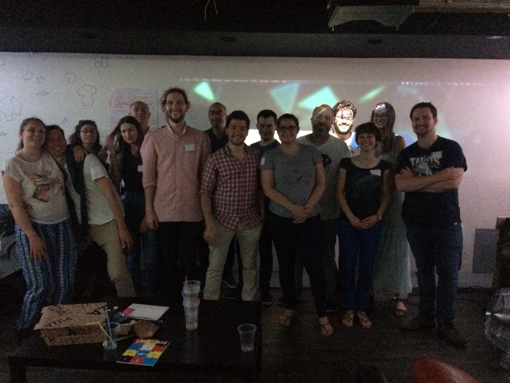 SpaceUp_FR's tweet photo. #MiniSpaceUp Paris, c’est finit ! Une soirée passionnante, merci à tous pour votre venue, et surtout aux survivants présent sur cette photo ! 😉 https://t.co/Tcy1NJC4g1
