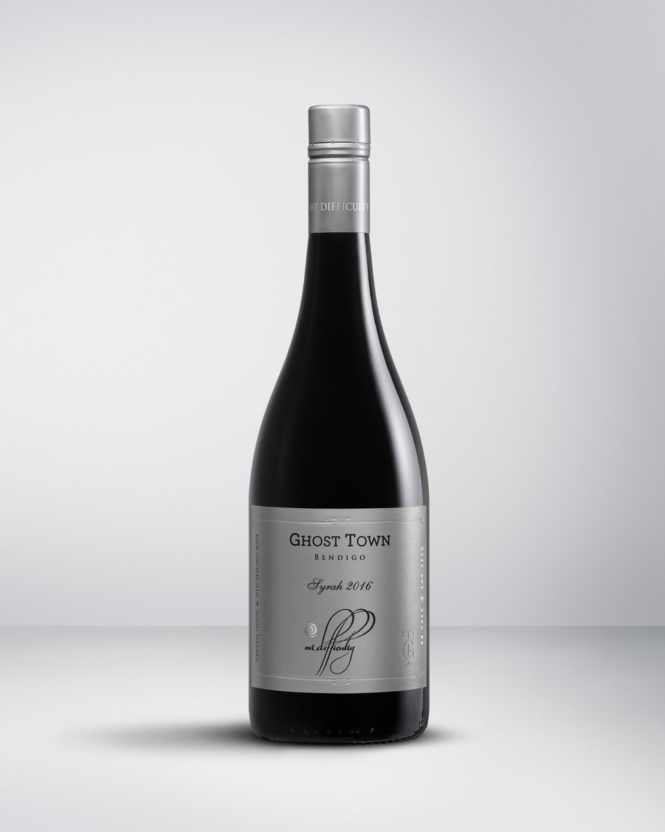 MtDifficulty's tweet photo. Our inaugural release Syrah was rated 5 stars in @cuisinemagazine’s July issue! Third out of 44 Kiwi Syrahs! Read more in our blog post through the link below.
https://t.co/RMrRsbNADT #nzsyrah #nzwine #centralotago #syrah #mtdifficulty #ghosttown https://t.co/NBWN0xDHdX