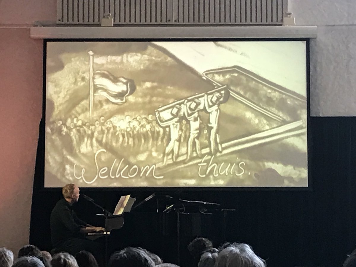 BaijenseStef's tweet photo. Uniek samenspel van de troubadour, de tovenaar en de theoloog in @bgdeverbinding met @StefBosOfficial @Zandtovenaar https://t.co/pQRwwYicoe