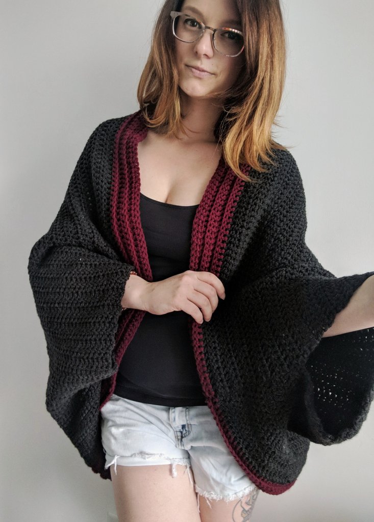 milkyoctopus's tweet photo. Two selfies in 3 days 😮?! It's a #selfiesunday miracle! About 2 weeks ago I pattern tested the Blood Moon Cardigan for @knot.bad . I made it for my boyfriend, but on me it has that slouchy boyfriend cardi look which I dig!  🐙❤
.
.
.
#milkyoctopus #hilarylamb https://t.co/P9xGlmd0s9