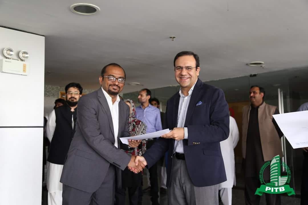 msaqureshi's tweet photo. Got Certificate of Excellence from Dr Umar Saif , Chairman PITB https://t.co/K3dCRKTYJE