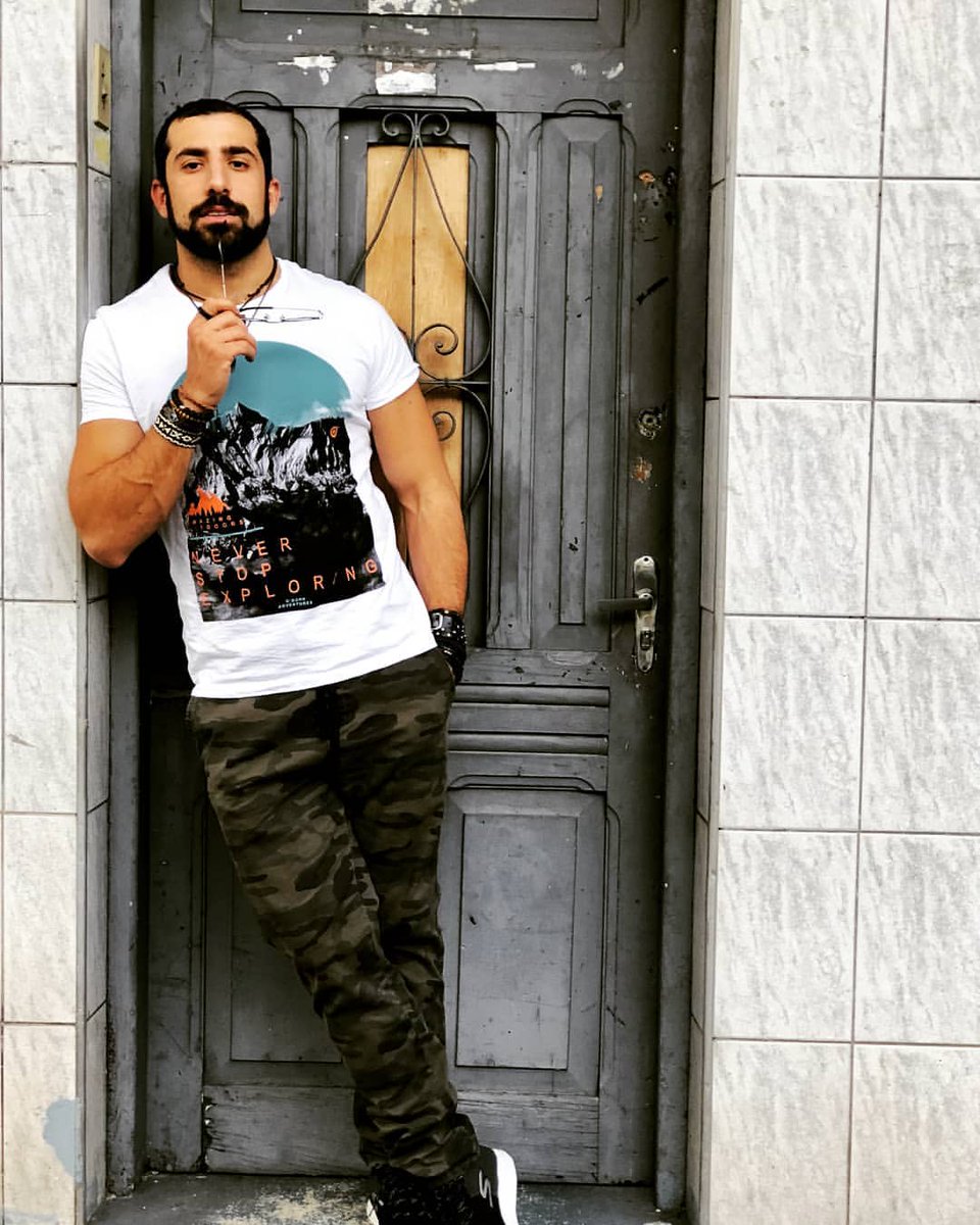 kaysarbr's tweet photo. Atualização Kaysar via Instagram 📸 kaysar.dadour
・・・
Tô aprendendo a fazer poses, não sei se olho para o céu, pra baixo ou como se tivesse perdido alguma coisa. Tudo profissional kkkk
.
#kaysar #brasil #modeloprofissional #modelos
📎https://t.co/BPRv7ClyQC https://t.co/2rDd0nlnwB