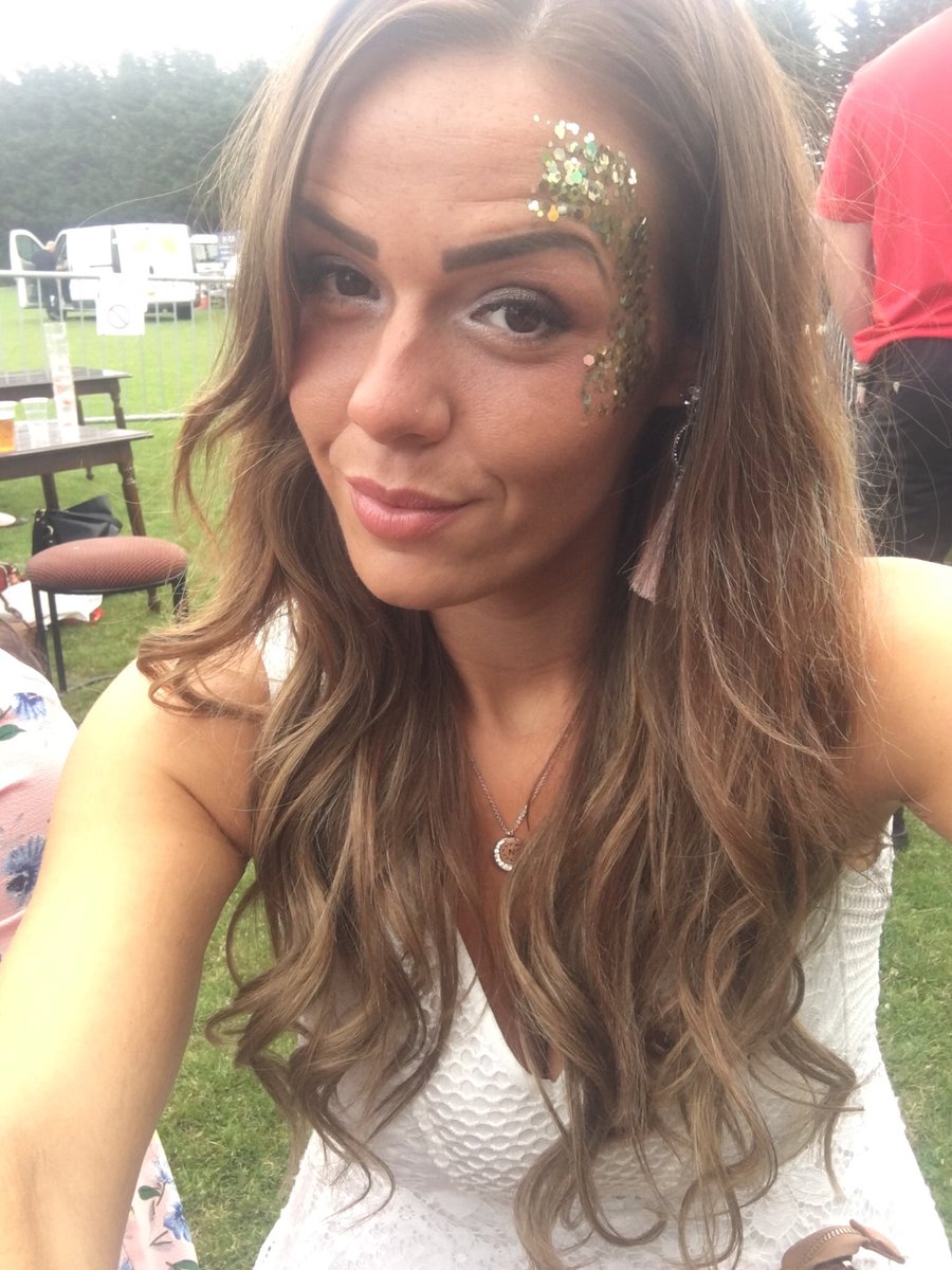 NicoleLythgoe's tweet photo. A weekend of glitter, gin and good friends 🥂 👭😍 https://t.co/r7YddnYbOA